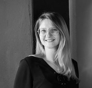 M.A. Innenarchitektur, Lighting specialist planner Dijana Caga berät Kund*innen mit viel Empathie, einem klaren Blick fürs Detail und spürbarer Leidenschaft für gutes Licht. Als M.A. Innenarchitektur und Lighting Specialist Planner entwickelt sie individuelle Lichtkonzepte, erstellt präzise CAD-Pläne und übernimmt zuverlässige Lichtberechnungen für Wohn- und Objektbereiche.