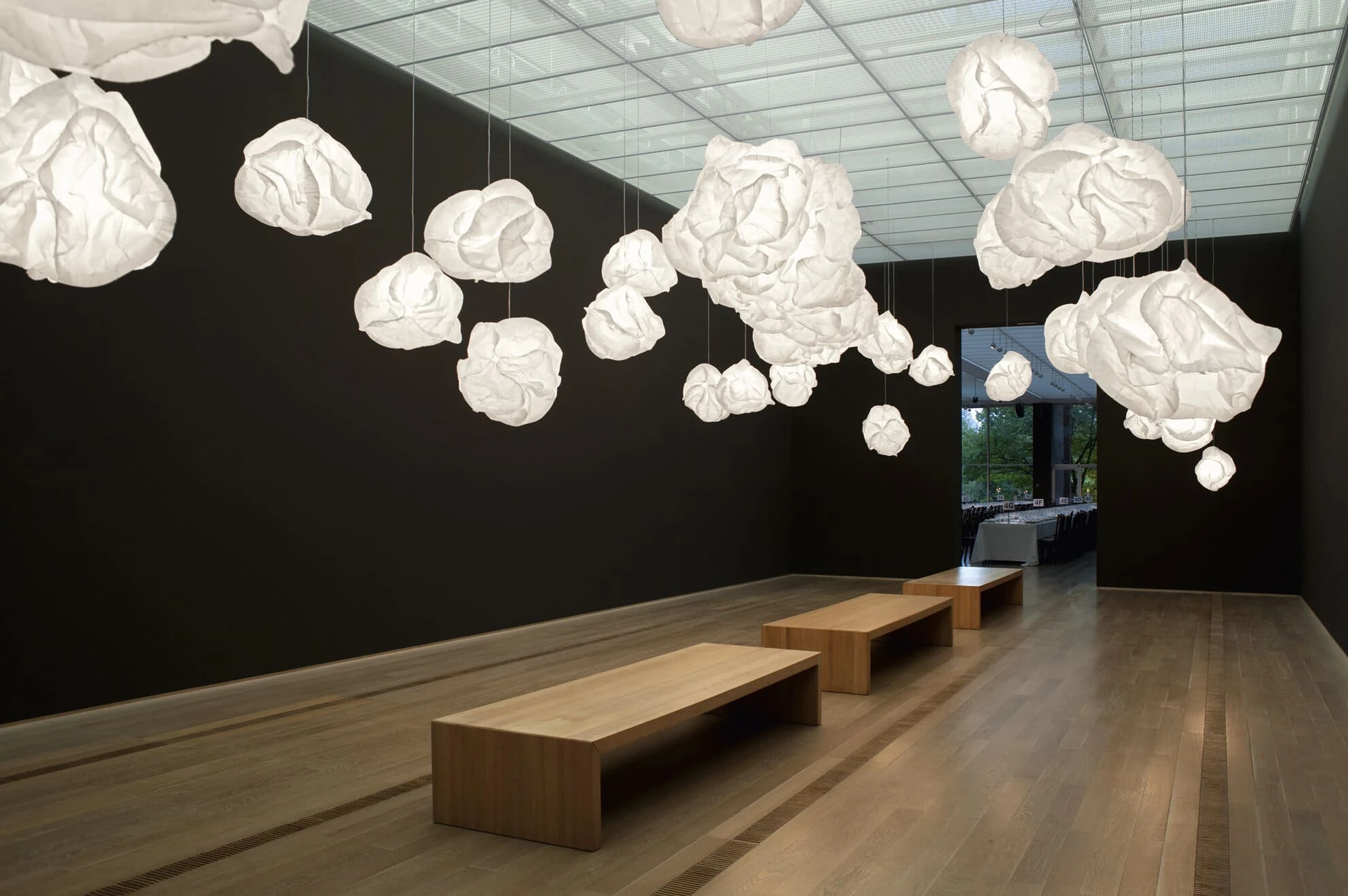 Belux Pendelleuchten Cloud von Frank Gehry als Wolken in der Fondation Beyeler
